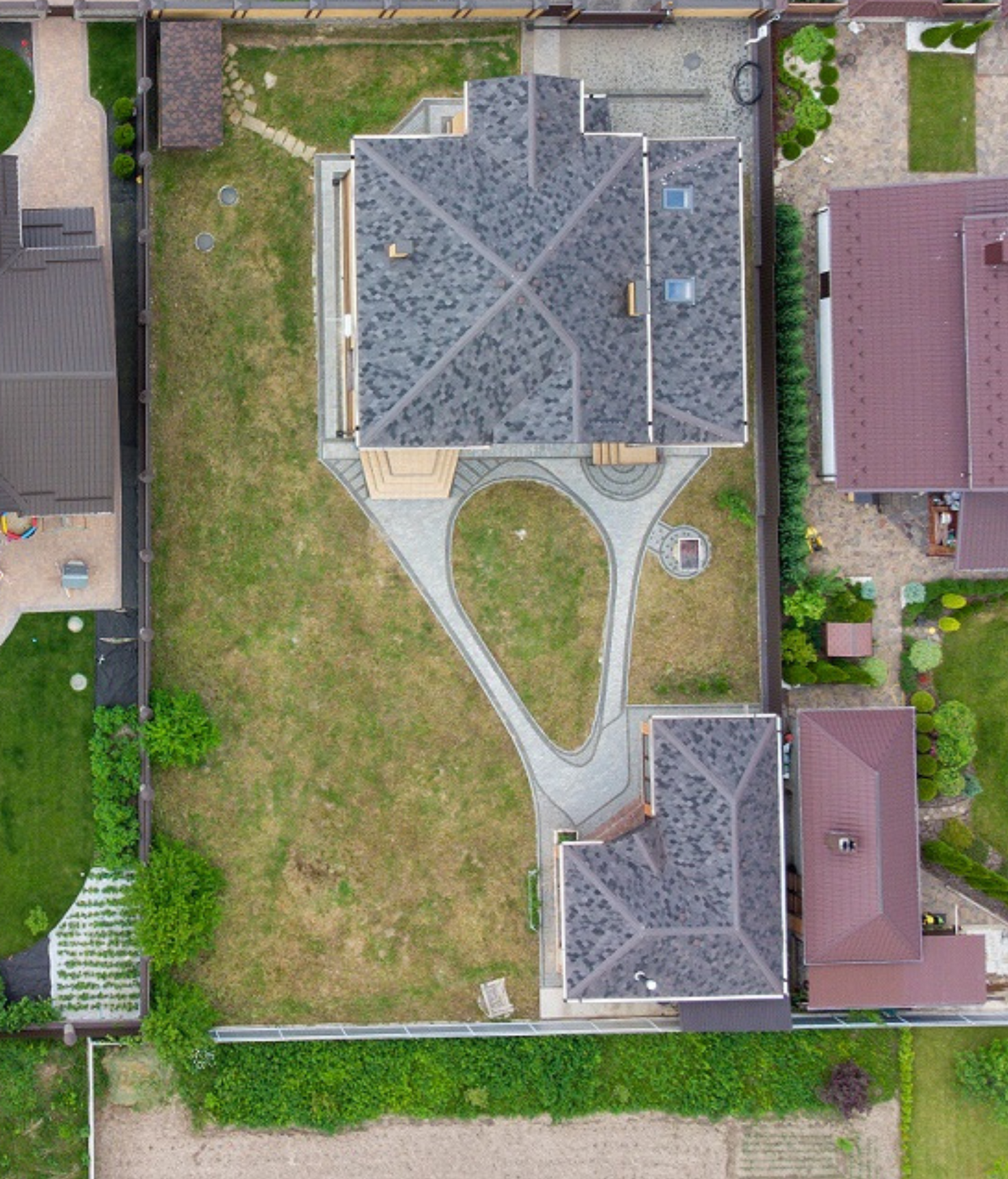 BOUWEN OP EN ROND DE PERCEELSGRENS
