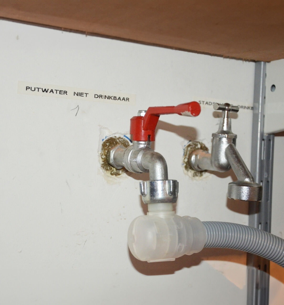 Drinkwater scheiden van regenwater en tweede circuitwater